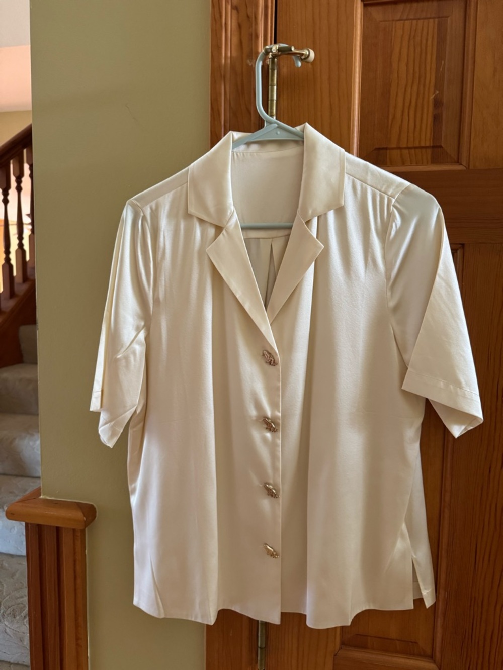 100% silk Cream Short-Sleeve Button Front Blouse